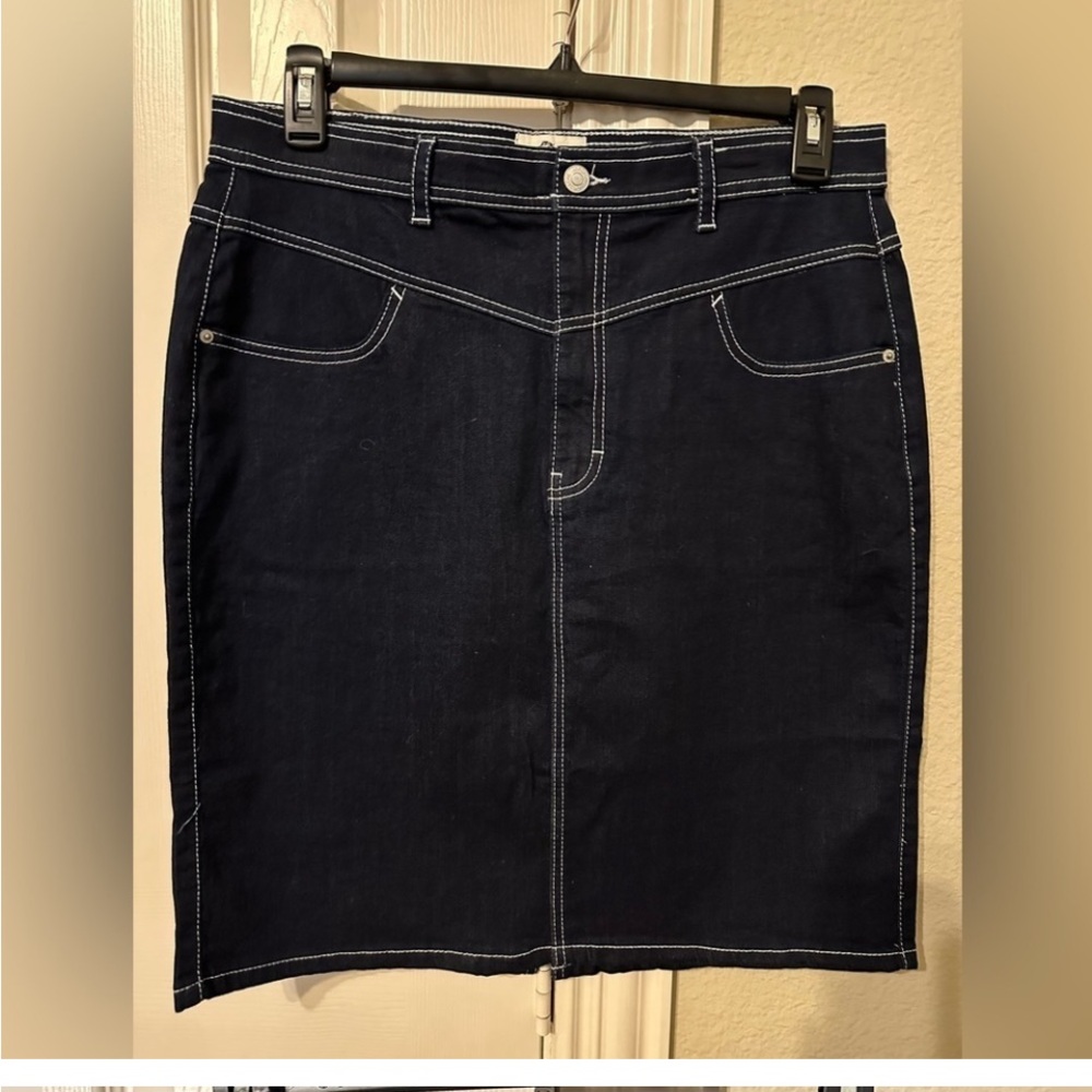 JORDACHE knee length denim skirt sz 31